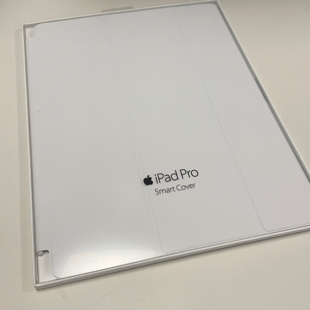 New Apple iPad Pro Smart Cover white